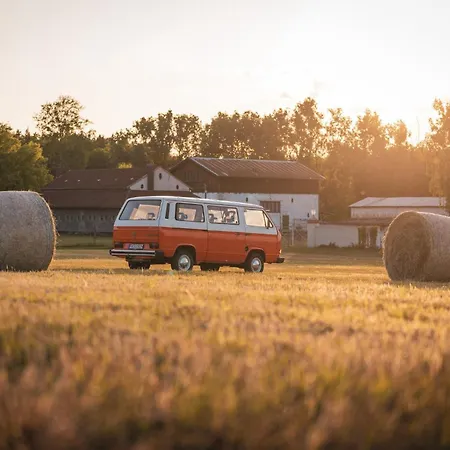 Privates Mit Grossem Garten *
