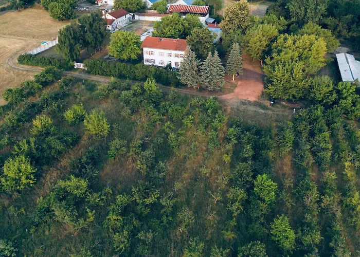 Privates Mit Grossem Garten *